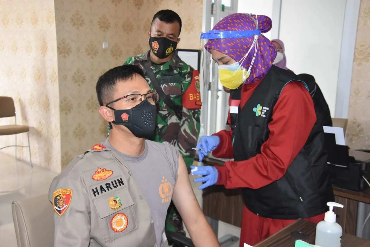 Kapolres Bogor Disuntik Vaksin Covid-19 Tahap Kedua
