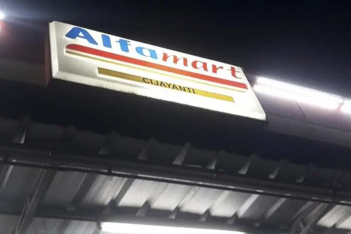 Alfamart Cijayanti Nekat Langgar PPKM Meski Sudah Diterapkan Batas Waktu Operasional