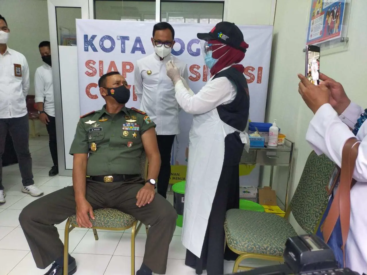 Danrem 061/SK Divaksin Perdana Bersama Forkopimda Kota Bogor