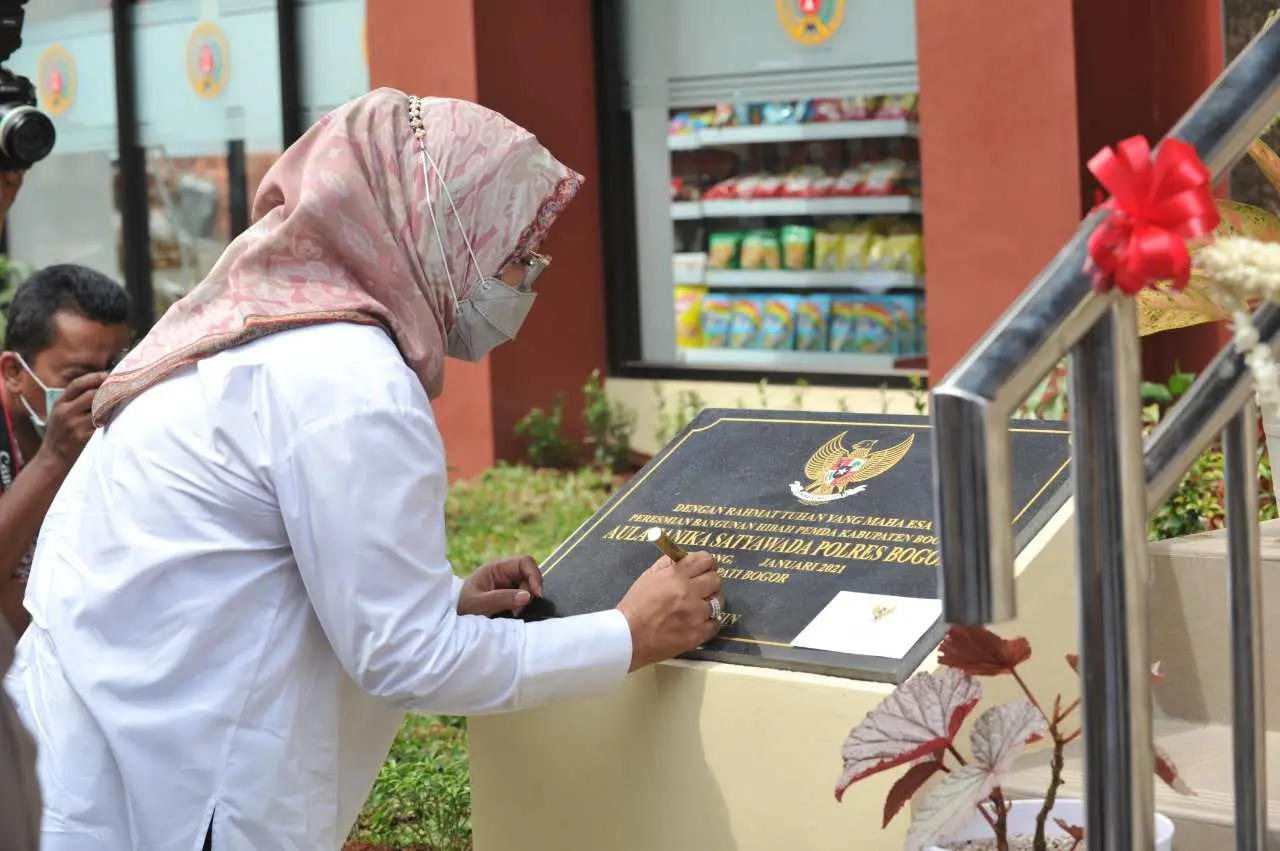Ade Yasin Resmikan Gedung Serbaguna dan Aula Sanika Satyawasa Polres Bogor