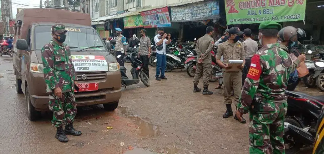 Petugas Gabungan TNI-Polri dan Satpol PP Gunung Sindur Gelar Penegakan Disiplin Bermasker