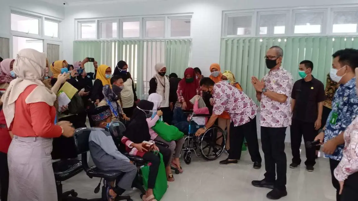 HDI 2020, Dinsos Kabupaten Bogor Salurkan Alat Bantu Bagi Penyandang Disabilitas