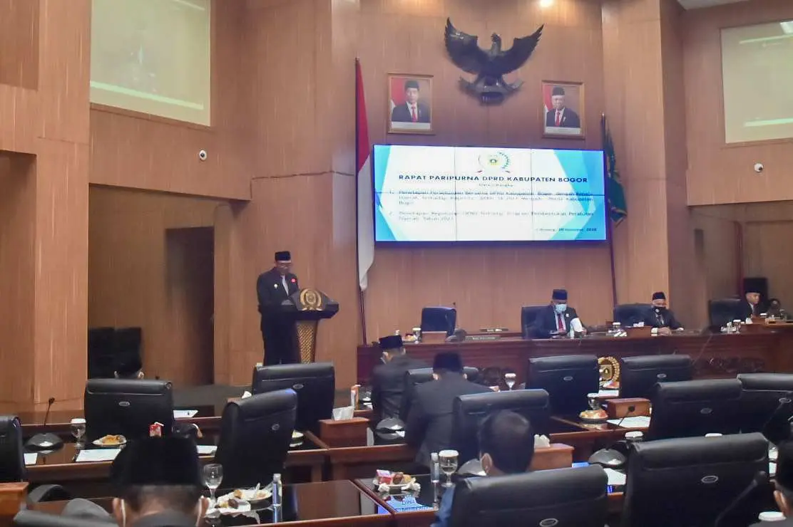 Hadiri Sidang Paripurna DPRD, Wabup Sampaikan Tanggapan Terkait Dua Pembahasan