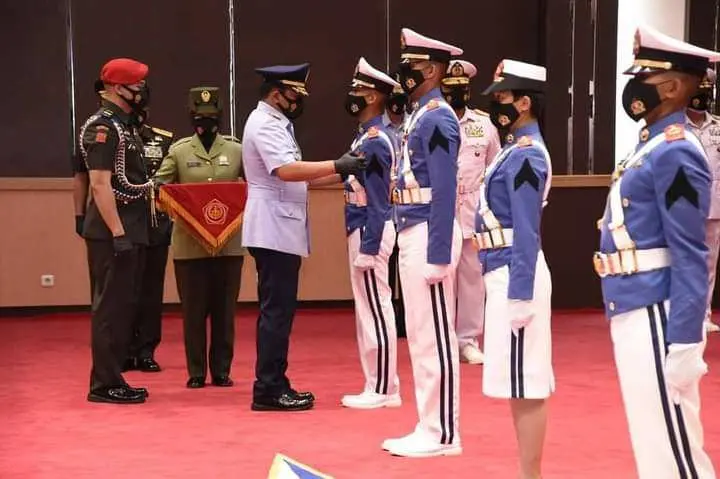 Panglima TNI Wisuda 923 Prajurit dan Bhayangkara Taruna