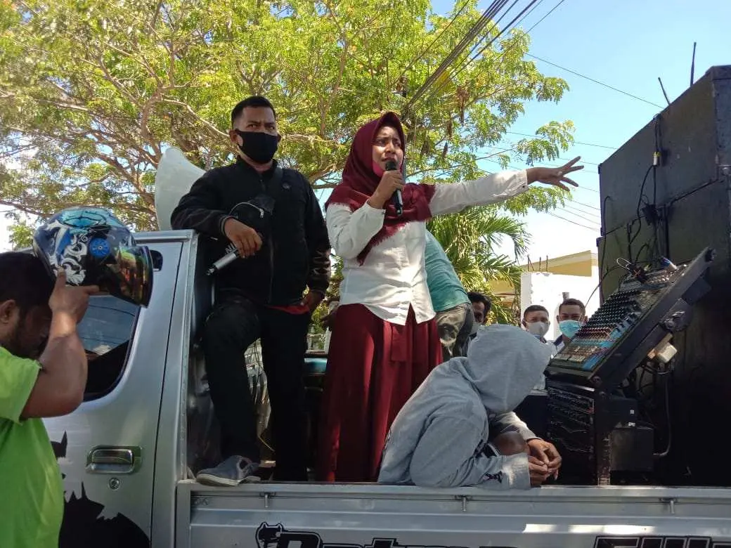 FPD Gelar Aksi Unjuk Rasa di Depan Kantor PN Sanana Terkait Diputus Bebasnya Jurkam Paslon HT-Umar