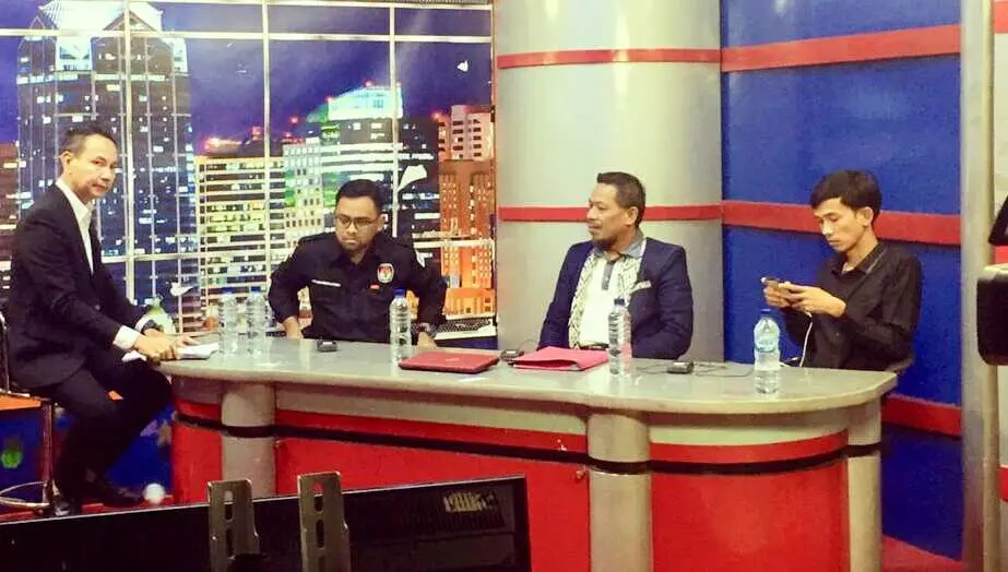 Talk Show TV Berita, IWO Karawang Bahas Tiga Tugas Utama Jurnalis di Pilkada