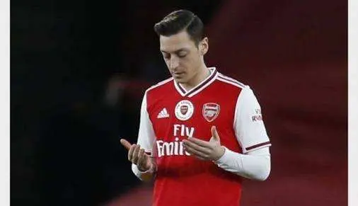 Arteta Harus Segera Mainkan Mesut Ozil