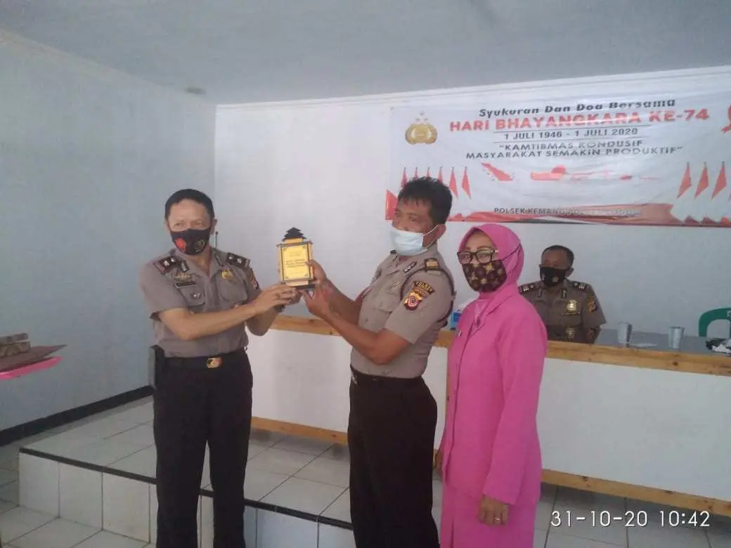 Suasana Haru Warnai Perpisahan Kanit Sabhara Polsek Kemang Yang Masuki Masa Purna Bakti