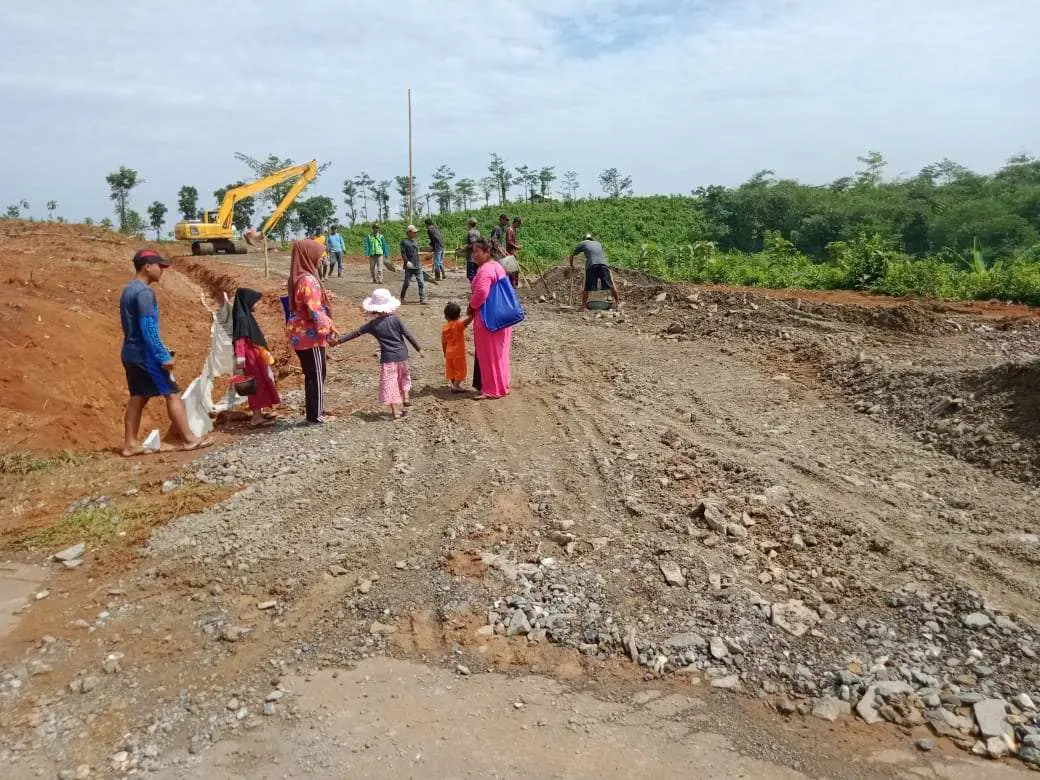Jelang Berakhirnya TMMD, Warga Merasa Kehilangan Momen Kebersamaan dengan Prajurit TNI