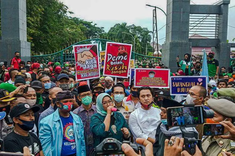 Temui Pendemo, Ade Yasin Berorasi Dukung Aksi Penolakan UU Cipta Kerja