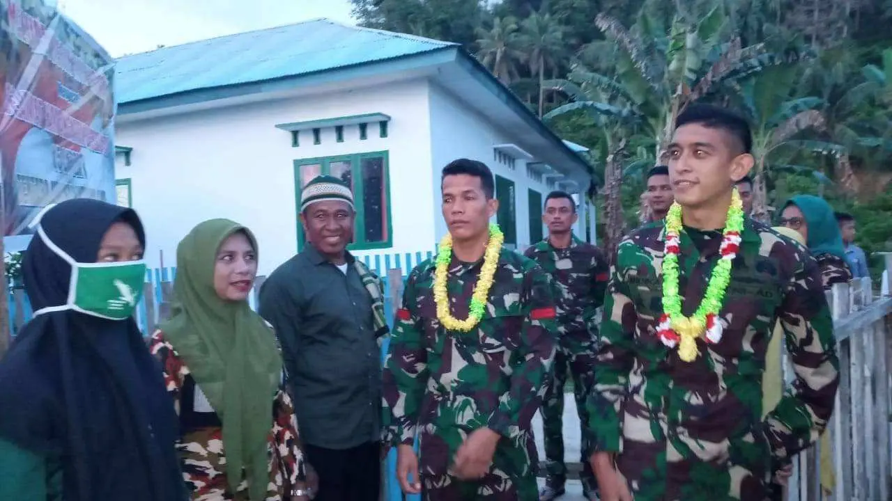 Turut Meriahkan HUT ke-75, MTs Waisakai Gelar Pentas Seni dan Pengajian Bersama TNI