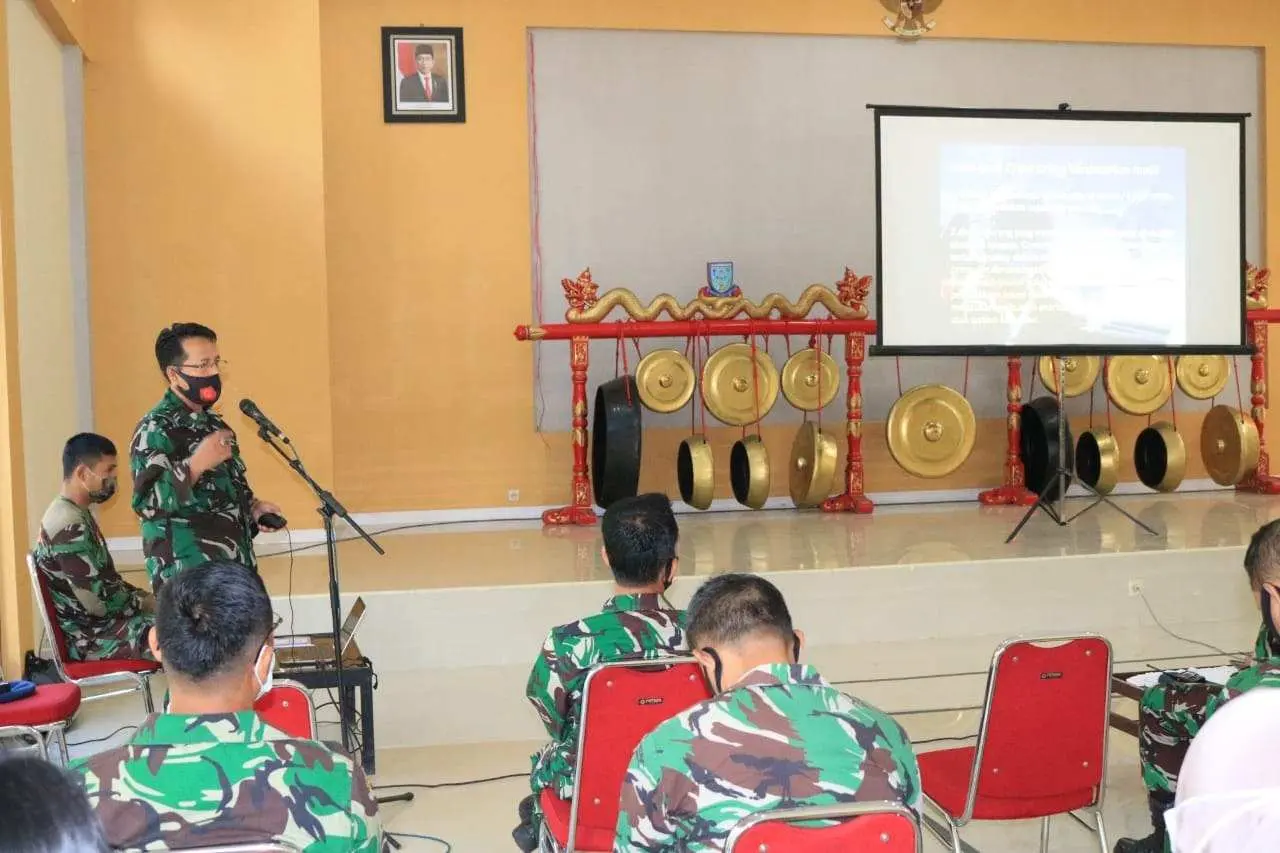 Kapten R. Rambe Ajak Prajurit Lanud Jenderal Besar Soedirman ‘Melek’ Teknologi