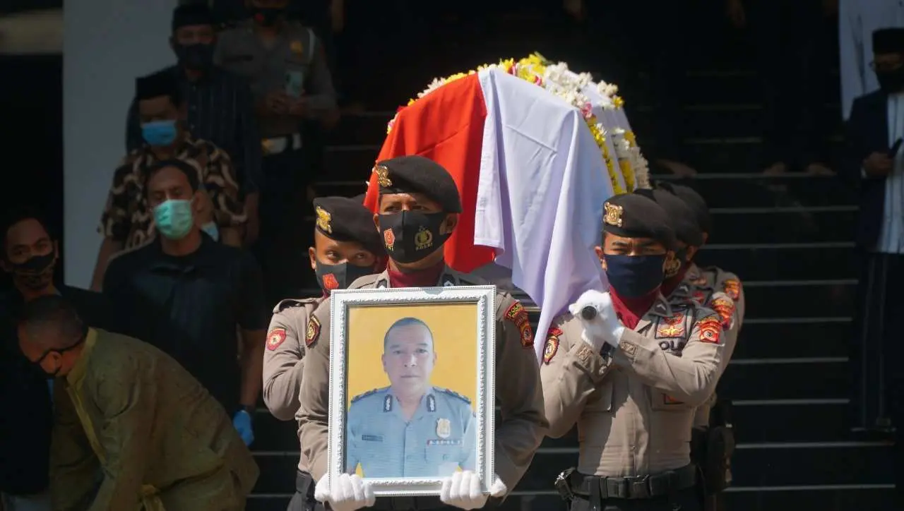 Almarhum Suami Bupati Bogor Dimakamkan Secara Kedinasan Polri