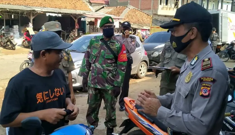 TNI Bersama Muspika Gunung Sindur Tegakan Pendisiplinan Protokol Kesehatan