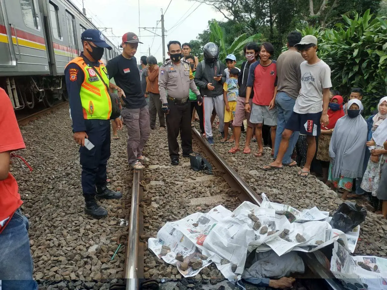 Seorang Wanita Paruh Baya Tewas Mengenaskan Tertabrak Kereta Api di Perlintasan Kebon Pedes