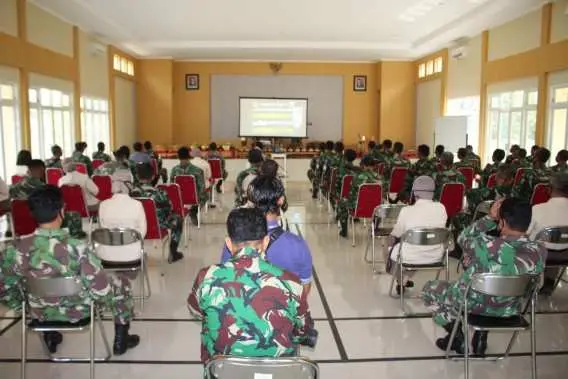 Prajurit Lanud JB Soedirman Mengikuti Vicon Paparan dari Pangkoopsau I
