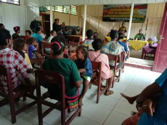 Satgas TMMD Kodim 1709/Yawa Berikan Warga Wawasan Tentang Administrasi Kampung