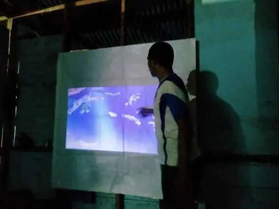 Satgas TMMD 108/Kodim Yawa Sentuh Anak-anak Natabui dengan Hiburan Mendidik