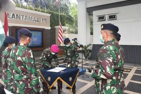 Danlantamal III Pimpin Upacara Sertijab Danlanal Cirebon