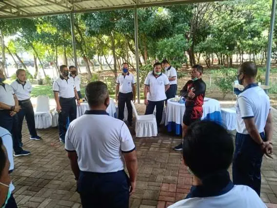 Para Pejabat Lantamal III Jakarta, Latihan Menembak Pistol