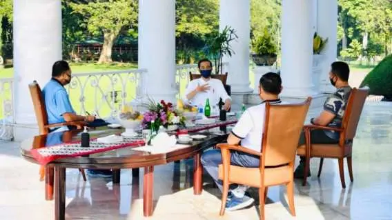 Presiden Jokowi Berolahraga Pagi Bersama para Kepala Staf TNI di Istana Bogor