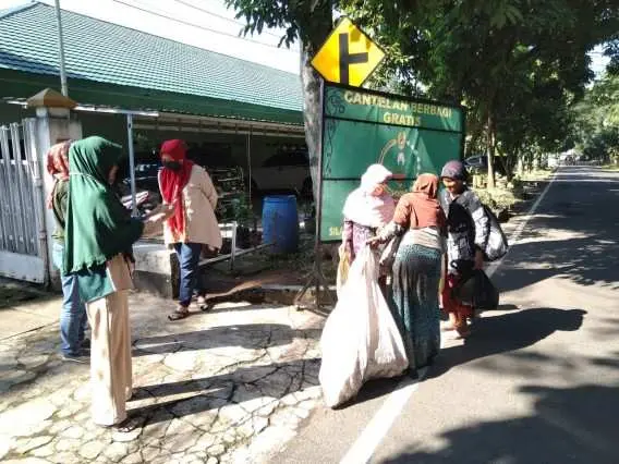 Persit Kartika Chandra Kirana Cabang X PD III/Siliwangi Gelar Jum’at Berkah Bertajuk Cantelan Berbagi Gratis