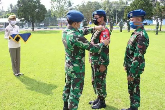 Danlanud JB Soedirman Sematkan Bagde Lengan Babinsa kepada Tiga Personilnya