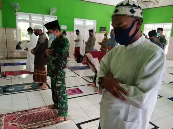 Lanud JB Soedirman Terapkan Protokol Kesehatan Saat Gelar Sholat Jumat di Masjid Al-Ikhlas