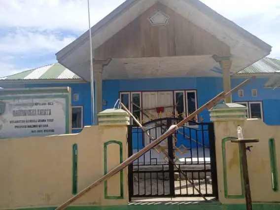 Di Hadapan Ketua Komisi I DPRD Kepsul, HPMK Palang Kantor Desa Kawata