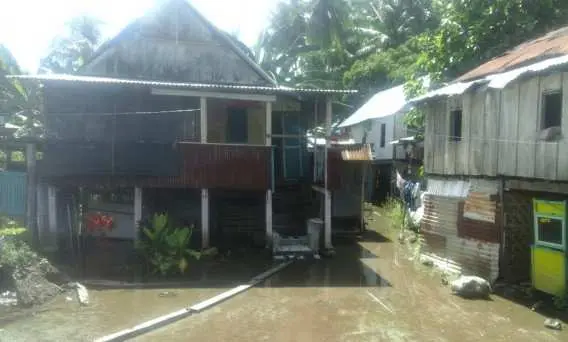 Sepekan Diguyur Hujan Deras Sisa-sisa Banjir Masih Genangi Pemukiman Warga Kota Benteng