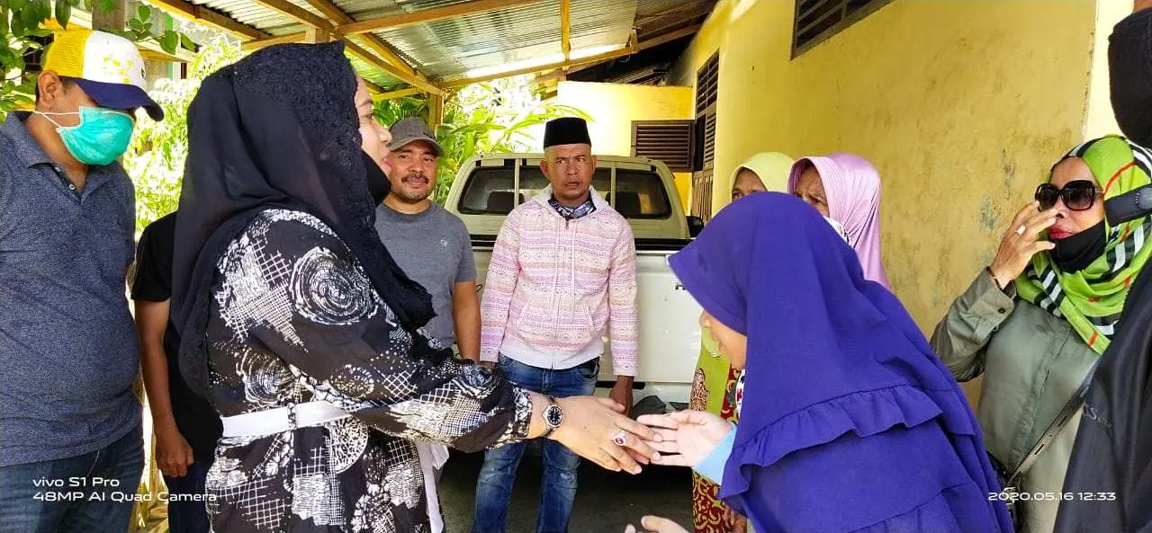 Kucurkan Bantuan 60 Ton Beras, Bentuk Kepedulian Hj. Fifian Adeningsi Mus untuk Warga Kepsul di Tengah Pandemi Covid-19
