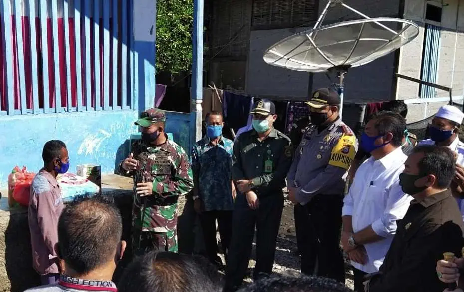 Bupati Kepsul Terjun Langsung Salurkan Bansos Covid-19 di Kecamatan Sulabesi Tengah