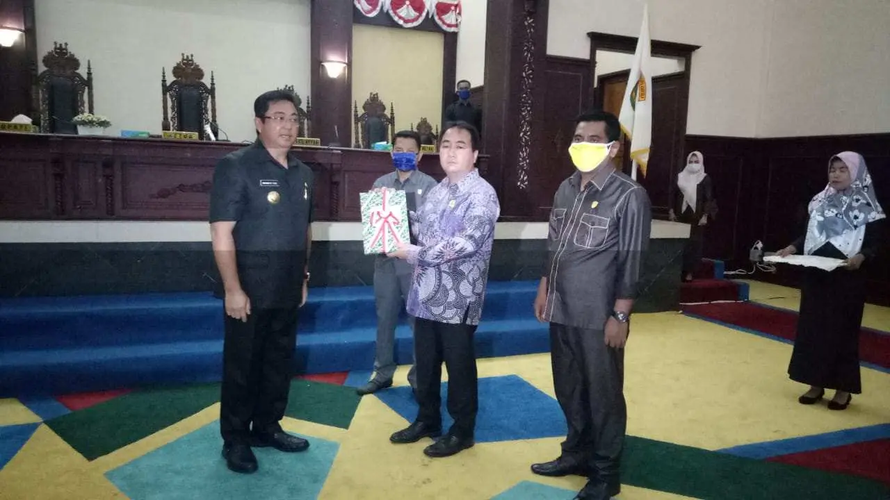 Hendrata Thes Paparkan Capaian Mikro Kinerja Pemda Kepsul TA 2019 di Rapat Paripurna DPRD