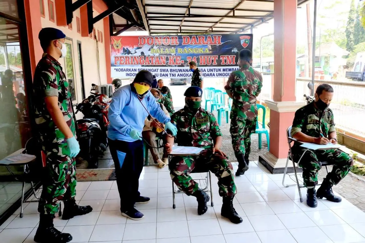 Peringati HUT ke-74 TNI AU, Personil Lanud JB Soedirman Donorkan Darah