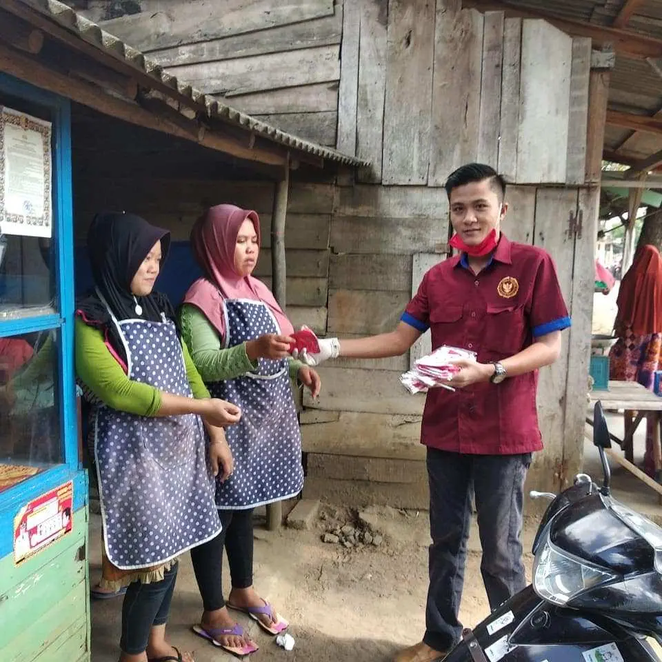 IWO Tulang Bawang Bagi-bagi Masker ke Masyarakat