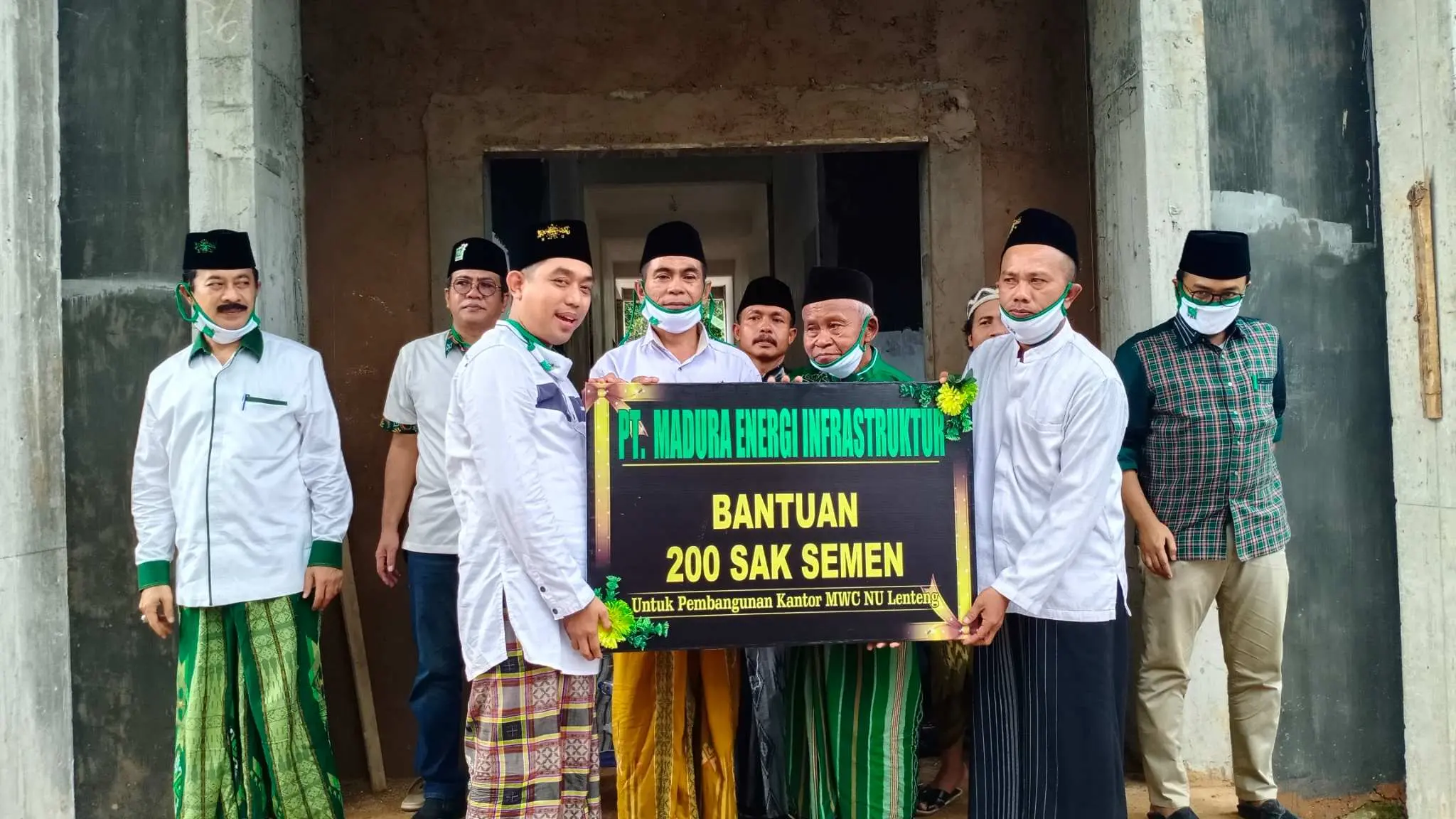 Berikan Bantuan 200 sak Semen, Hairul Anwar: Ini Bentuk Ikhtiar dan Pengabdian Saya pada Ulama