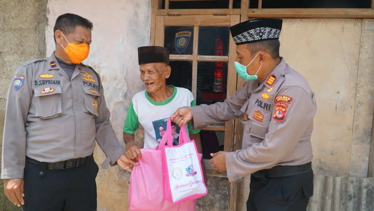 Berbagi dengan Sesama, Wujud Nyata Kepedulian Sat Binmas dan Bhayangkari Polres Bogor