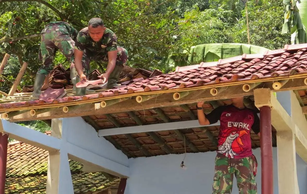 Pembangunan Pos Kamling di Hari ke 20 TMMD Hampir Finishing