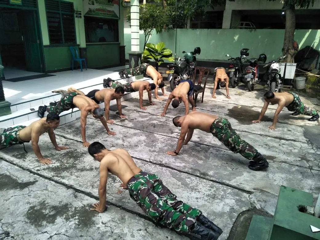 Aksi Berjemur Anggota Koramil Banjarsari Cegah Covid-19