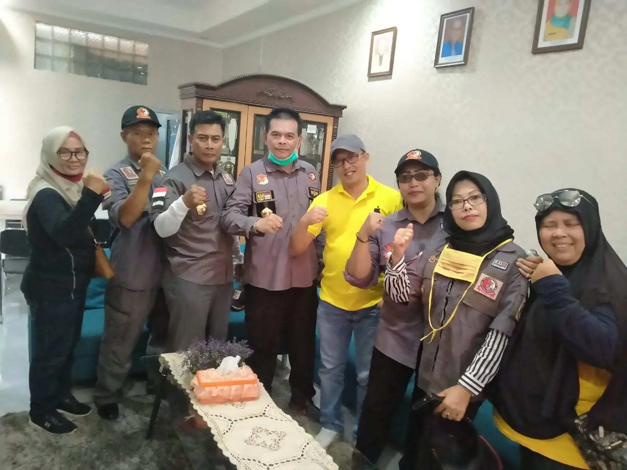 Cegah Penyebaran Covid-19, Organisasi GBNN Gandeng Damkar Jaktim Lakukan Penyemprotan Disinfektan