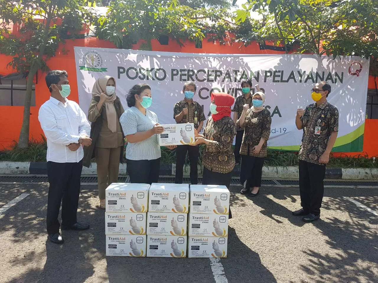 Peduli Medis, Alumni Adhyaksa-698 Salurkan APD ke Rumah Sakit