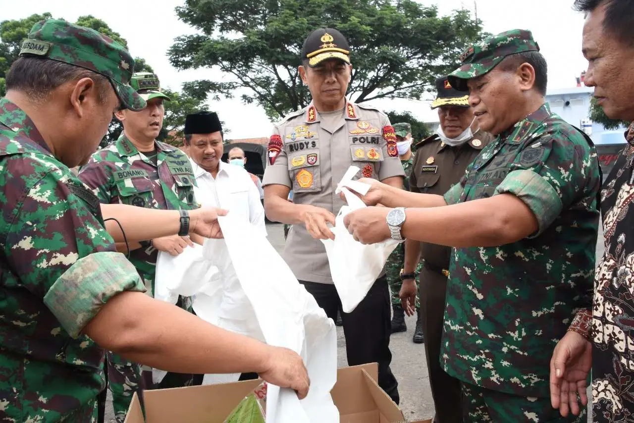 Pangdam III/Siliwangi Melepas Keberangkatan Pengiriman Bantuan Alat Pelindung Diri