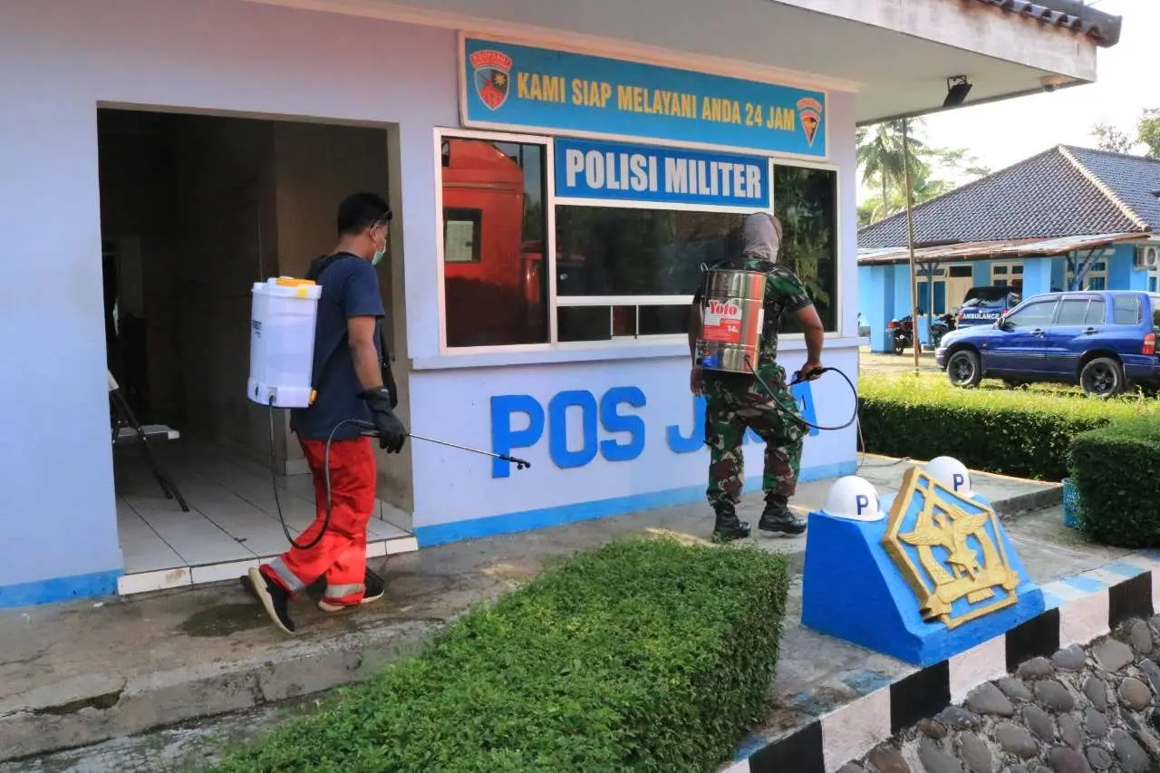 Antisipasi Covid-19, Lanud Jenderal Besar Soedirman Lakukan Penyemprotan Disinfektan