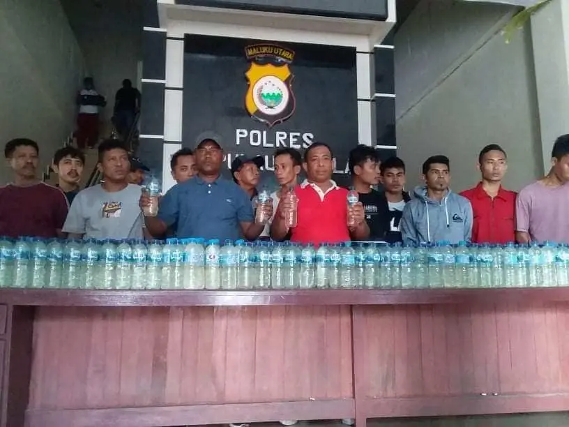 Polres Kepsul Sita Ratusan Botol Miras dari Kapal KM Karya Indah