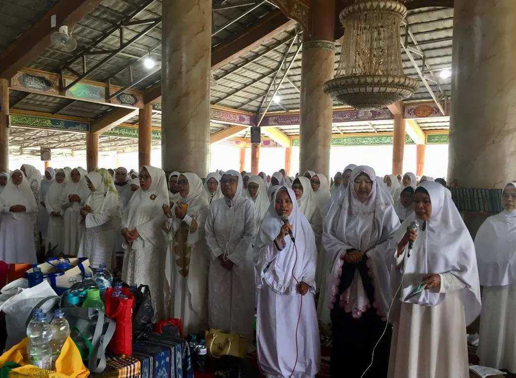 Ribuan Ibu-ibu Majlis Ta’lim Dukung Acep Jamhuri Dampingi Cellica Nurrachadiana di Pilkada Karawang 2020