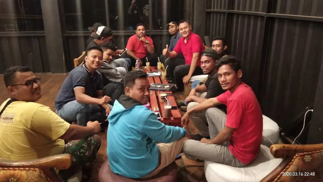 Jalin Sinergitas, Satgas TMMD ke 107 Kodim 1510/Sanana Ajak Insan Pers Ngupi Bareng