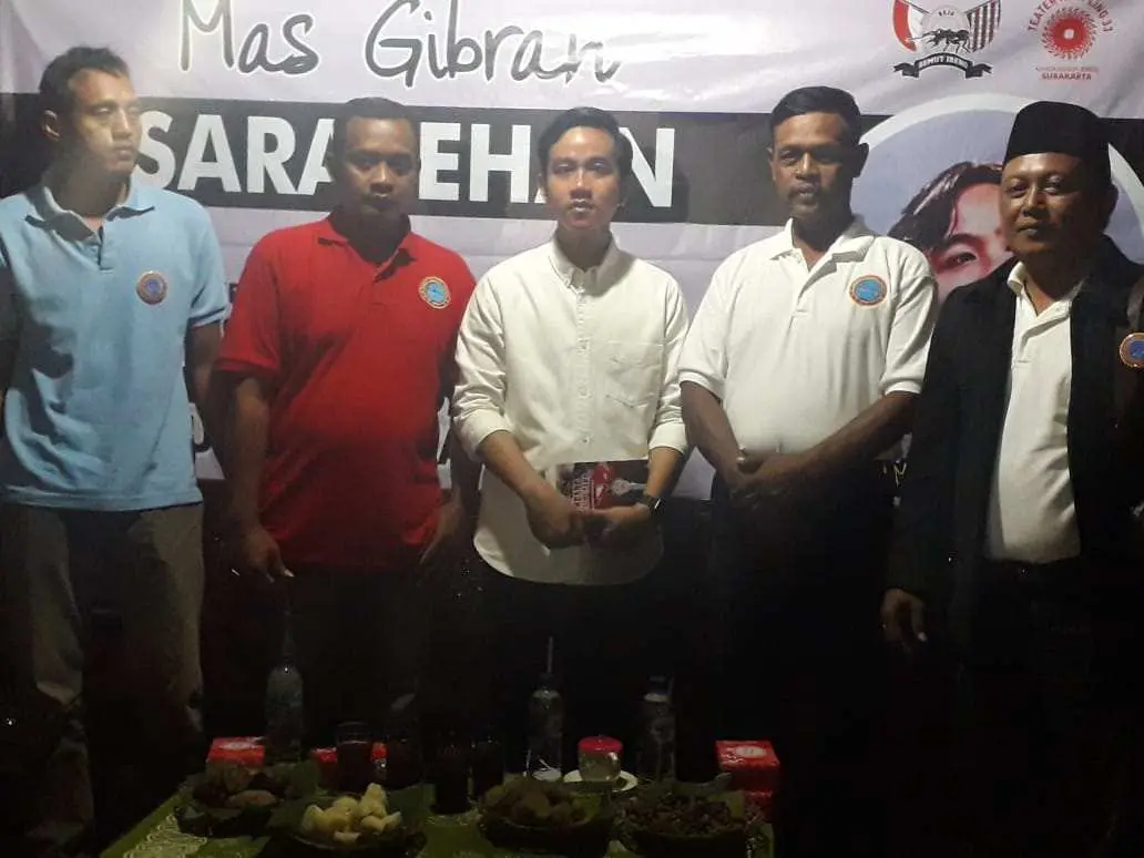 Gibran Rakabuming Raka Sarasehan bersama Relawan Semut Ireng, Teater Kempling dan KAMIJO