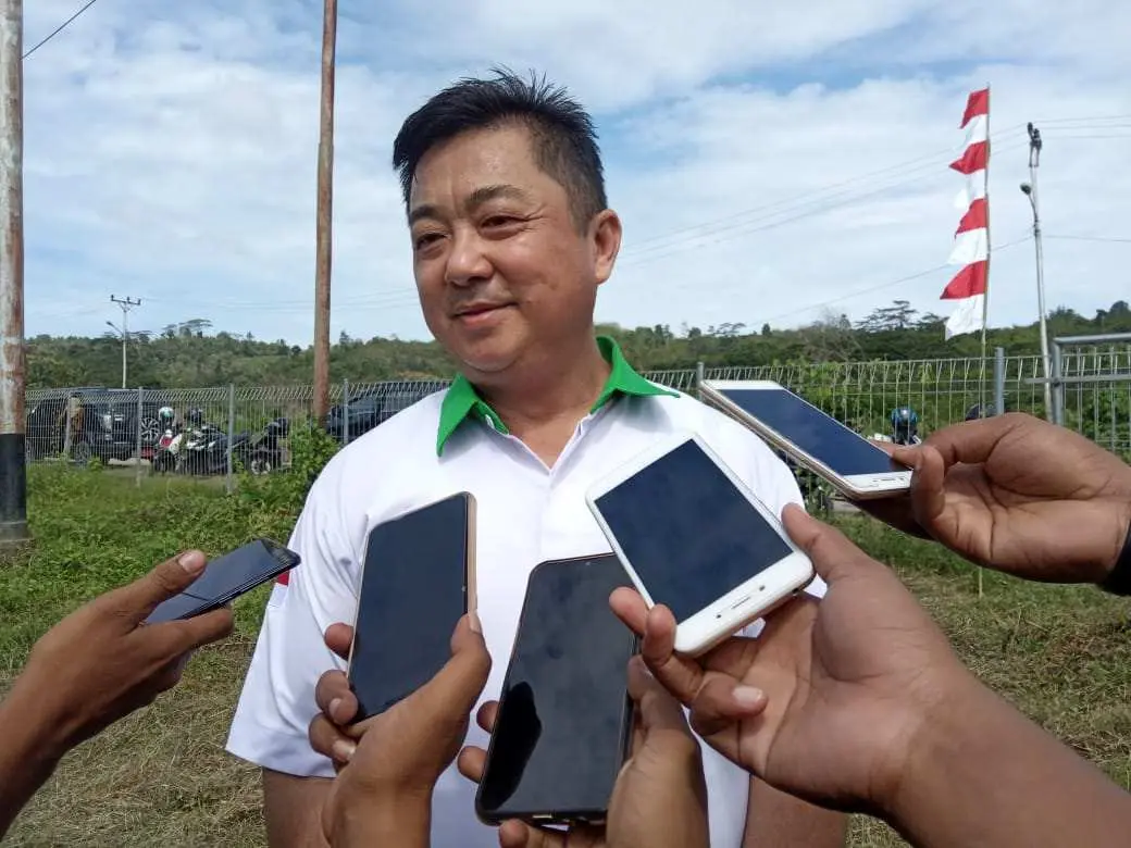 Bupati Kabupaten Kepulauan Sula Hadiri Panen Padi di Waikalopa