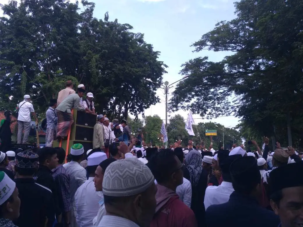Tuntut KCM Ditutup, Ormas Islam Pamekasan Gelar Aksi Unjuk Rasa di Depan Kantor DPRD