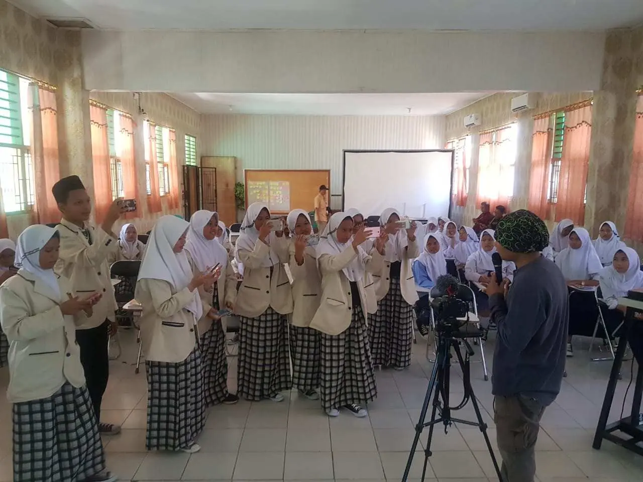 IWO Indramayu Latih Pelajar Bikin Konten Video